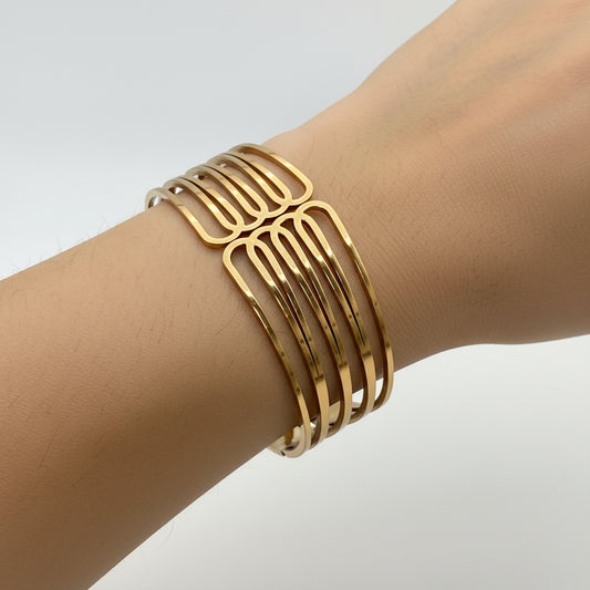 Elegant Gold Modern Bangle