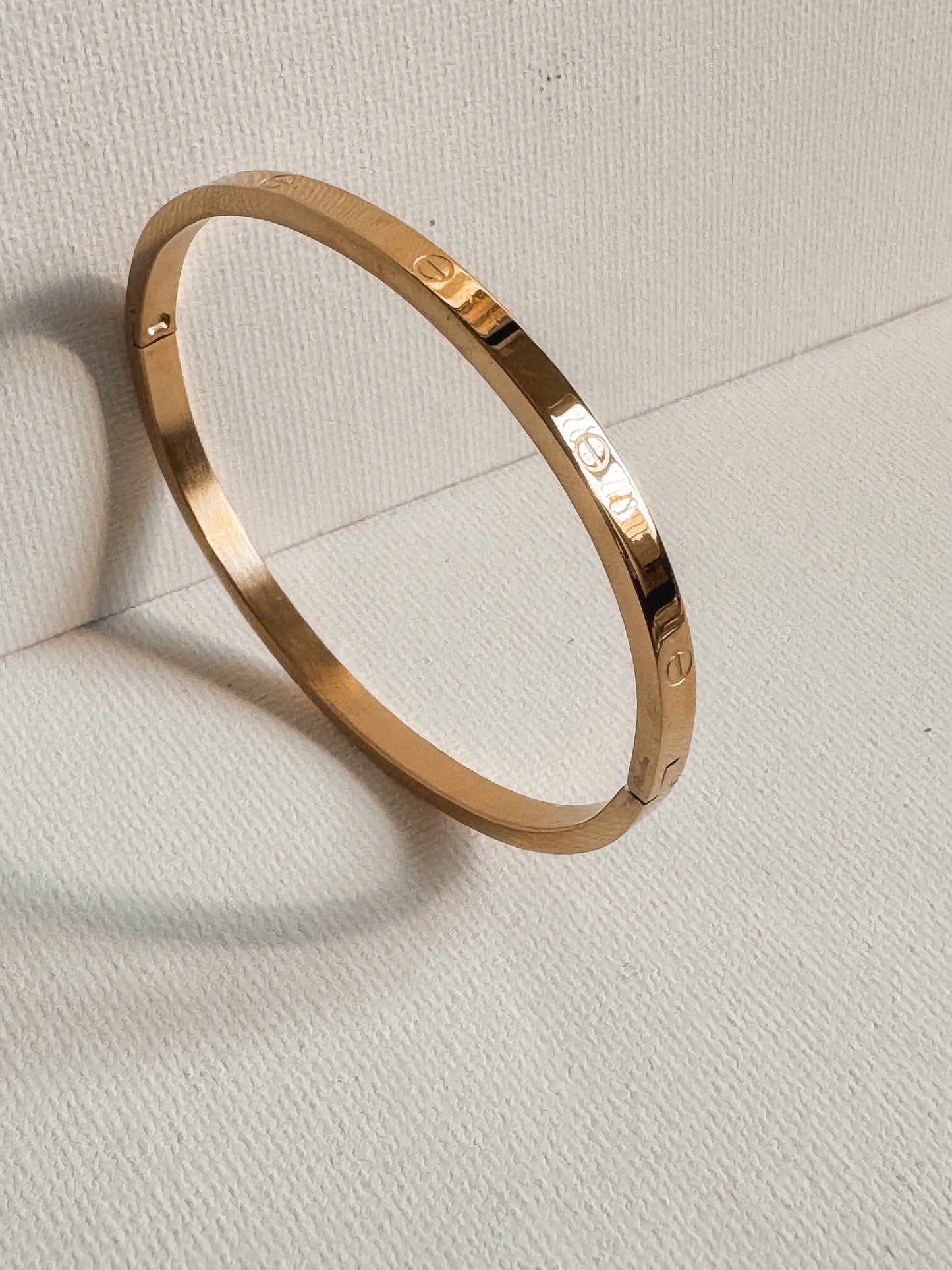 Slim Classic Style Bangle
