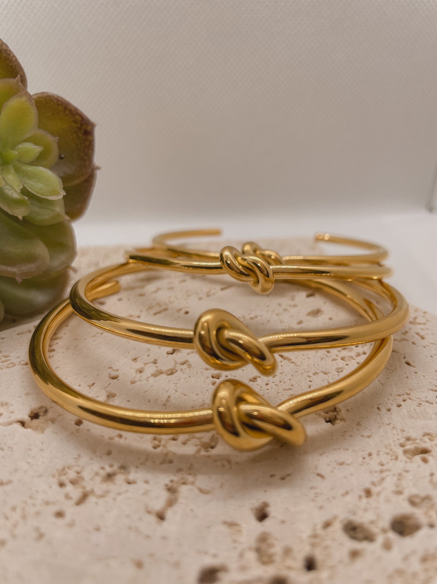 Brazalete de Oro con Nudo América