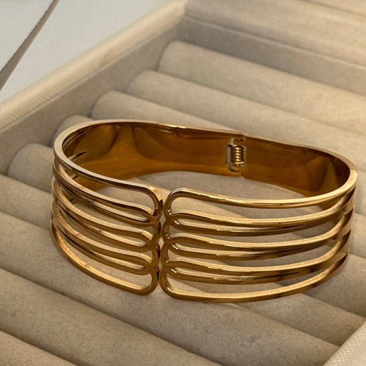 Elegant Gold Modern Bangle