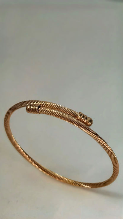 Slim Cable Gold Bangle